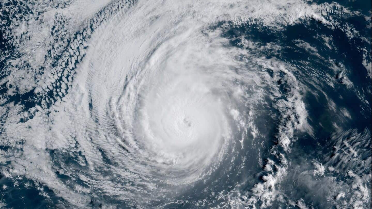 Scientists find weak SSTGs linked to rapid hurricane intensification risk