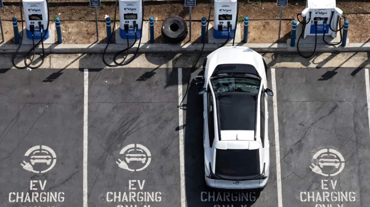 US EV sales rebound to 6.1% after tax credits canceled