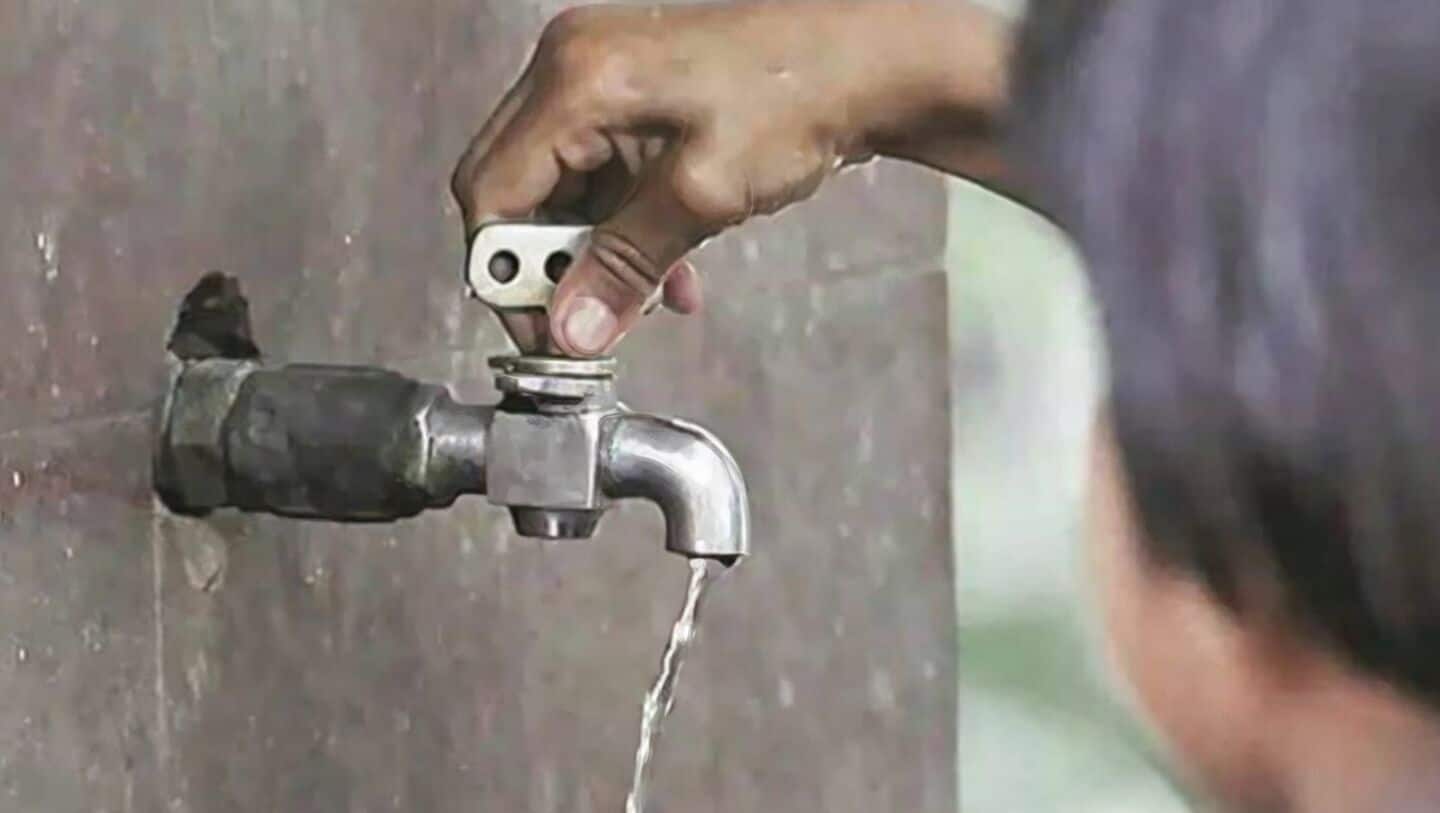 Delhi water crisis: Residents forced to book hotel rooms, bathtubs