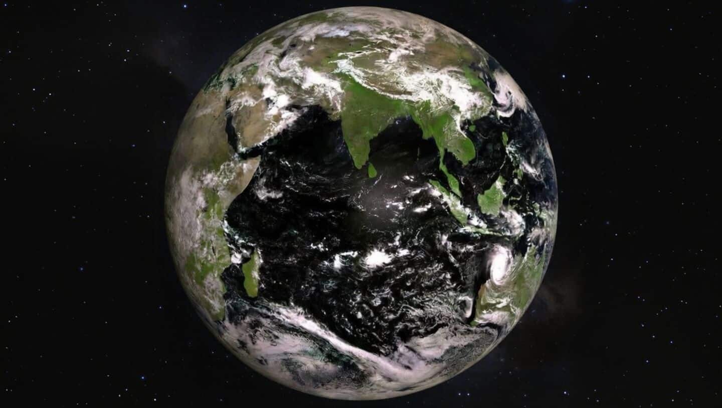 Russia's Electro-L shares earth image sweeping from India to Antarctica