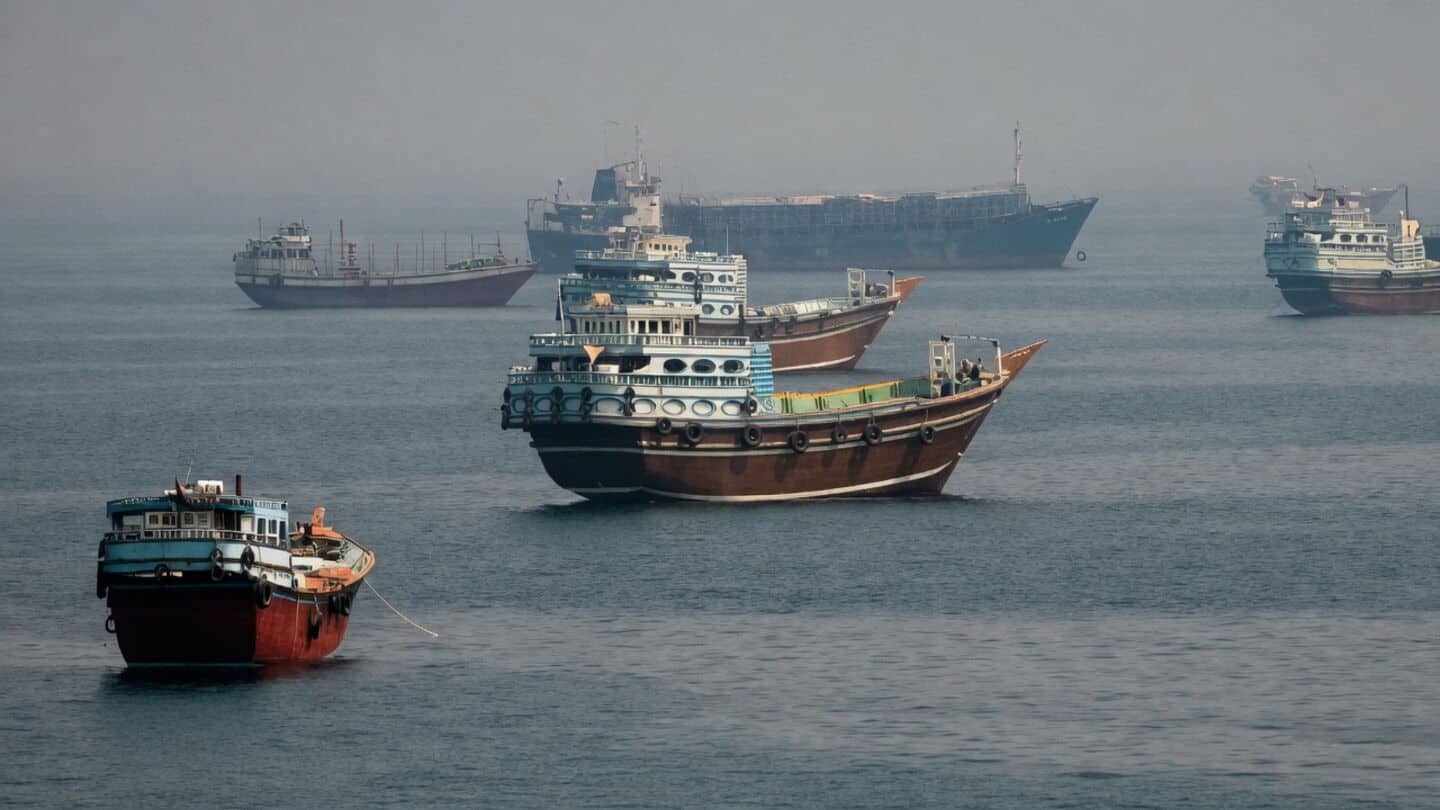 Mohammad Akraminia says Iran urges US withdrawal, Hormuz will open