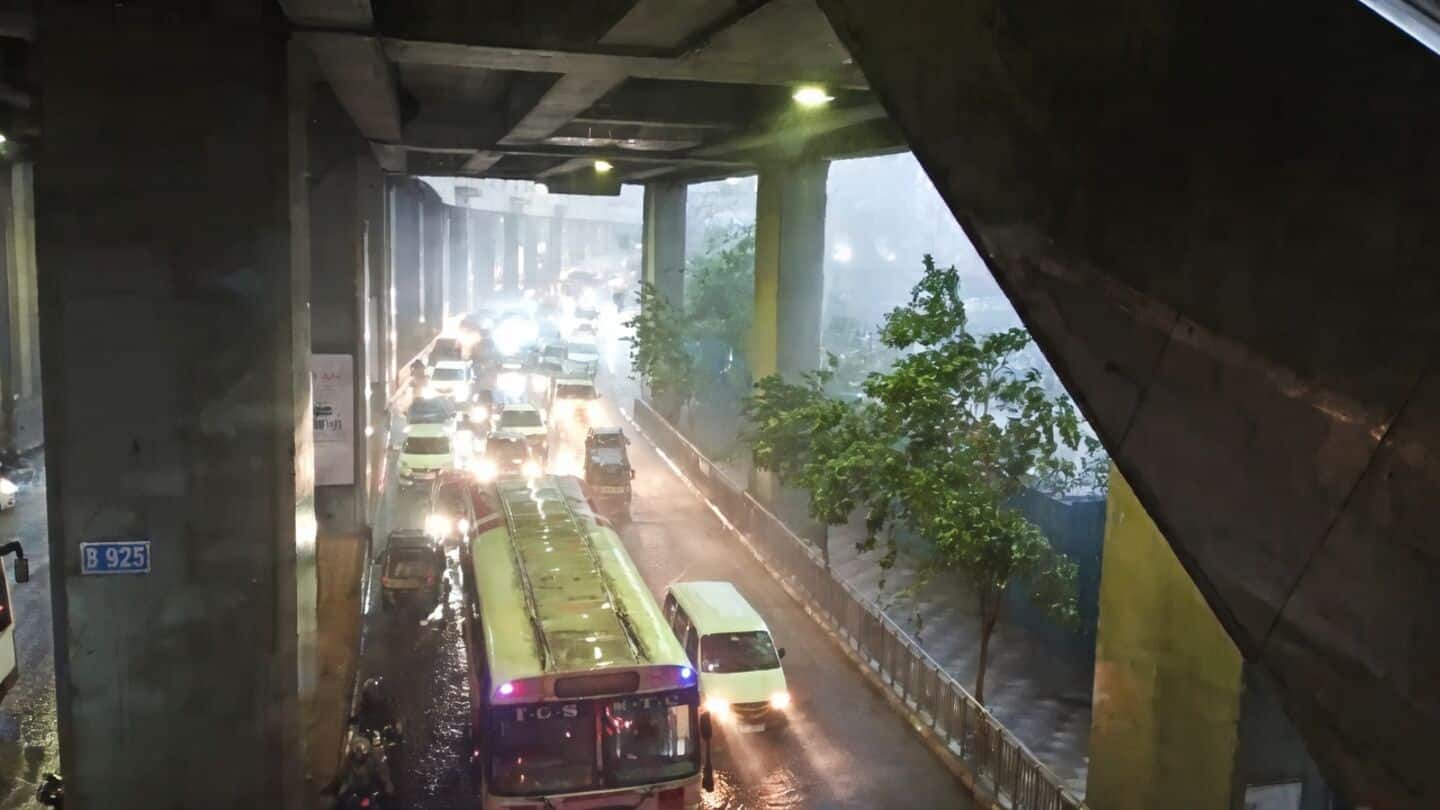 Hyderabad records 1st 2026 monsoon rain, commuters seek shelter