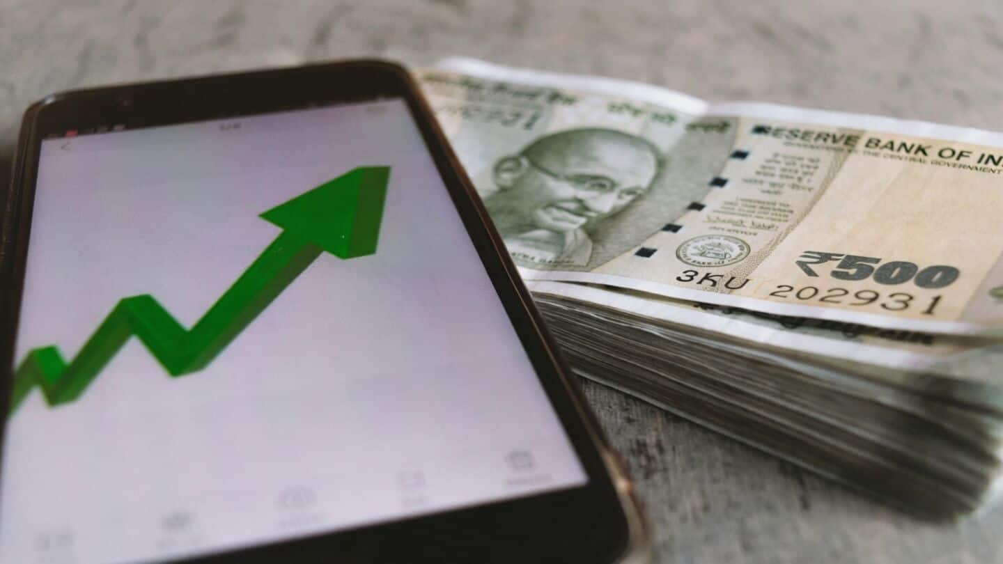 Baweja warns rupee could hit triple digits against US dollar