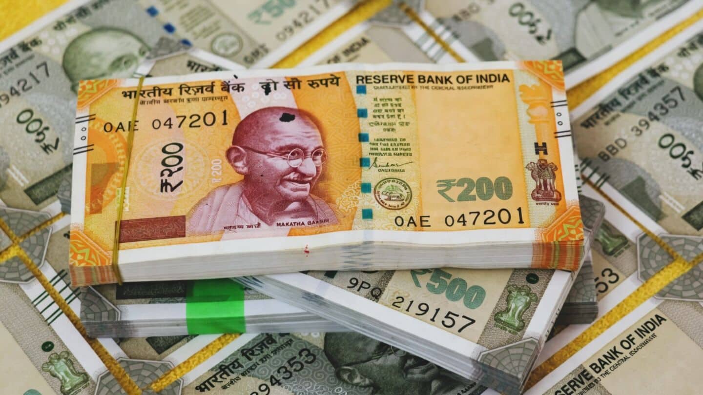 Rupee falls to 94.54 against US dollar amid U.S.-Iran clashes