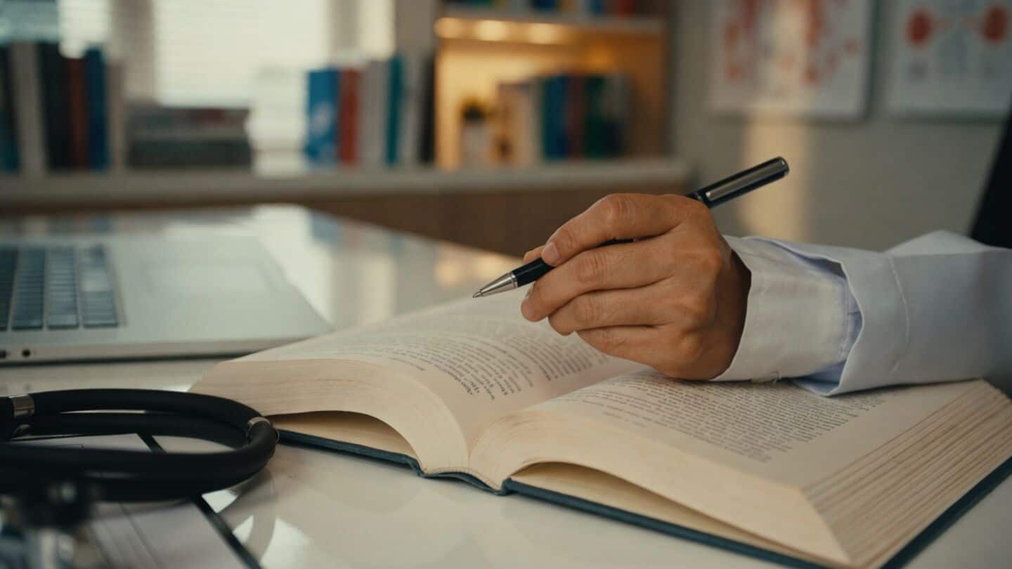 भारत में MBBS की सीटों में हुई रिकॉर्ड बढ़ोतरी, कौन उठाएगा महंगी पढ़ाई का बोझ?