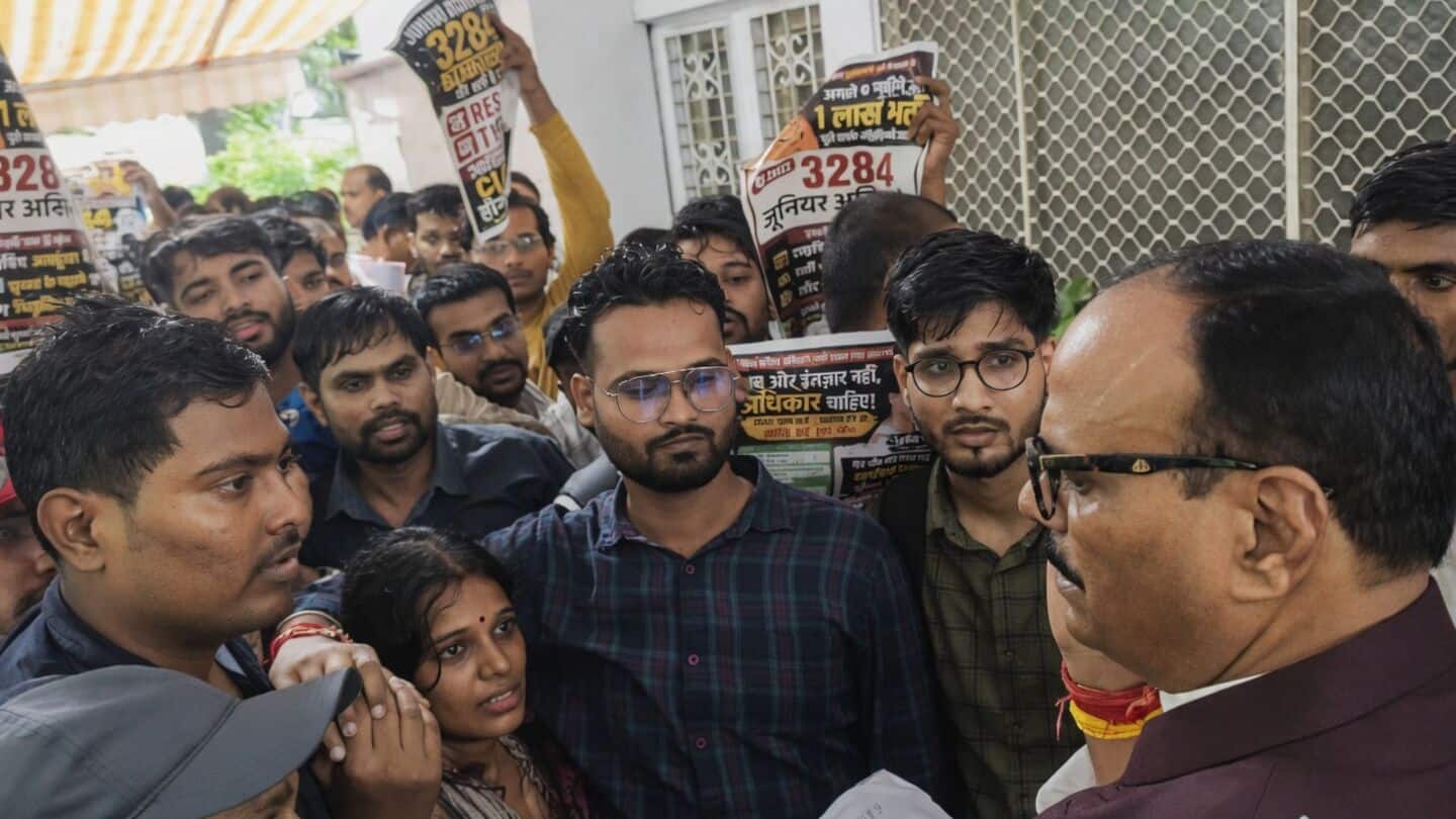 Job seekers protest outside Brajesh Pathak's residence over 3,284 posts