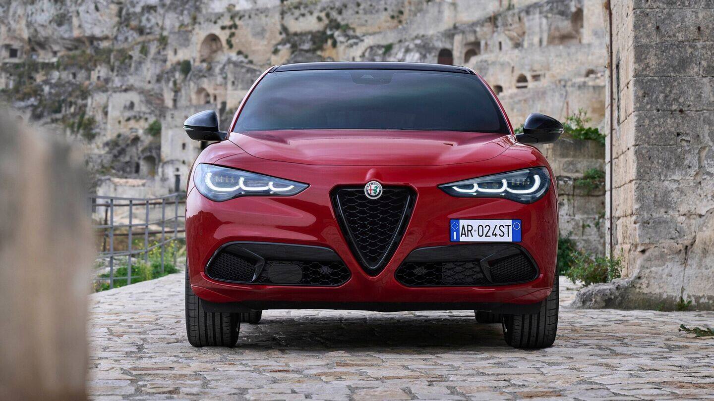 Alfa Romeo brings back the V-6 for Giulia and Stelvio