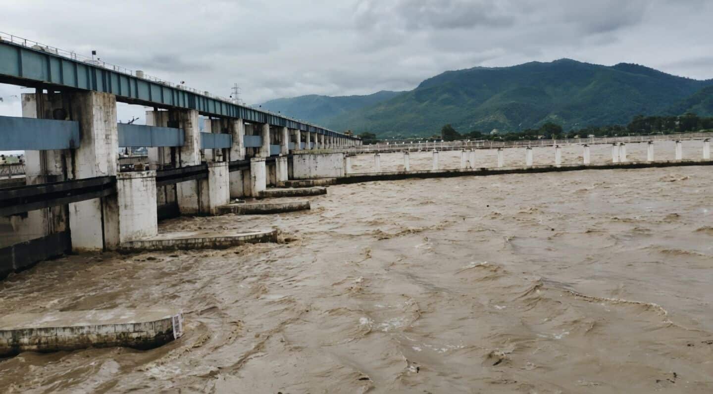 Nepal rains push Bihar rivers up and officials' leave canceled