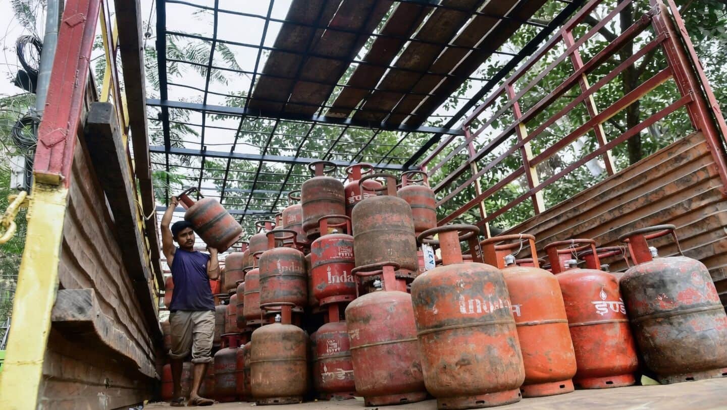 Delhi 14.2kg LPG rises to ₹942 after ₹29 increase