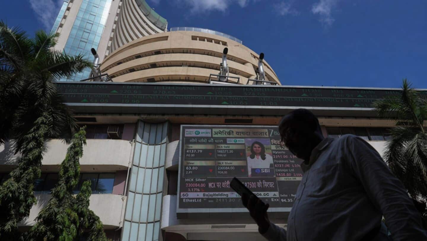 Sensex falls 2.1% Nifty 50 falls 2.03% on U.S.-Iran tensions