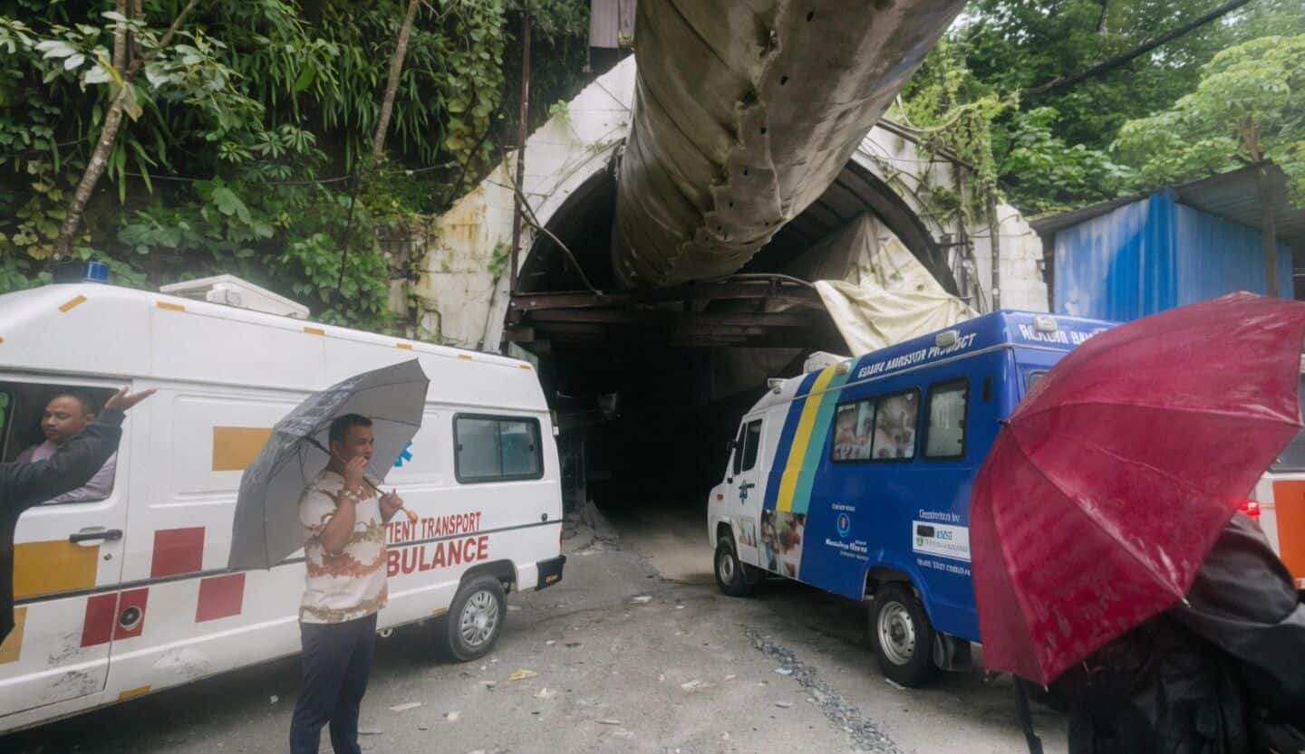 At least 10 dead, 15 feared trapped in Samardung tunnel