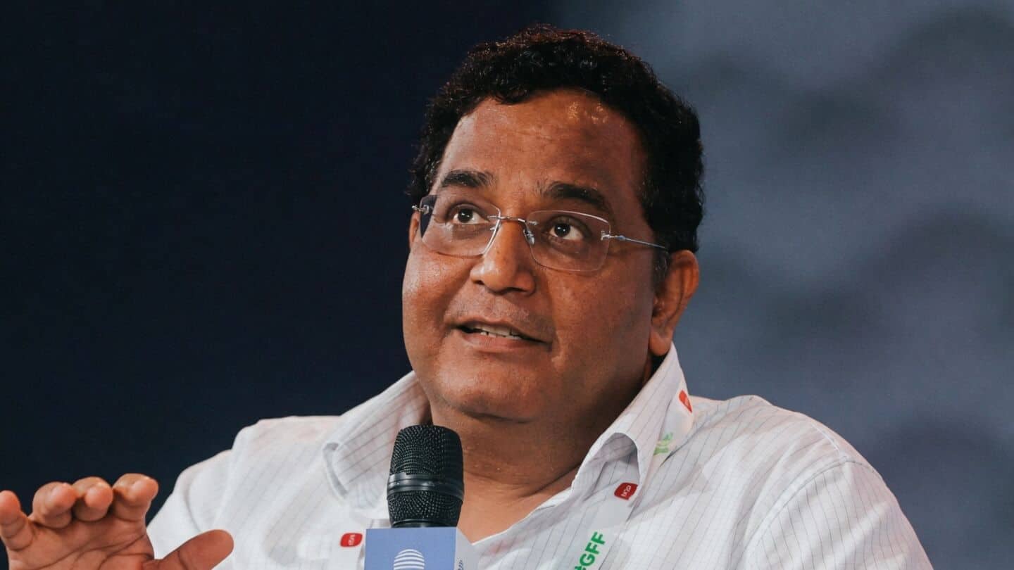 Vijay Shekhar Sharma posts 4 chatbot answers about iPhone Duo