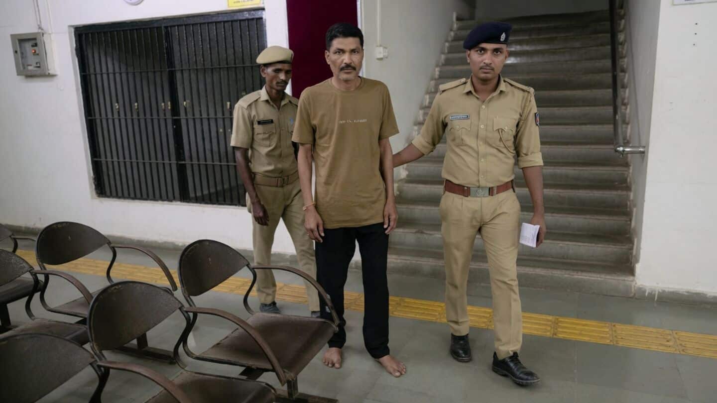 गुजरात: शिक्षक ने पत्नी को उतारा मौत के घाट, खून से सने कपड़े जलाकर मिटाने चाहे सबूत