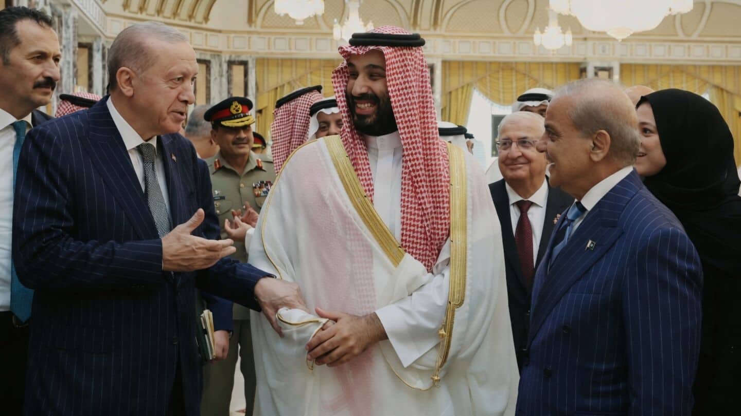 Pakistan to send up to 25,000 troops to Saudi Arabia