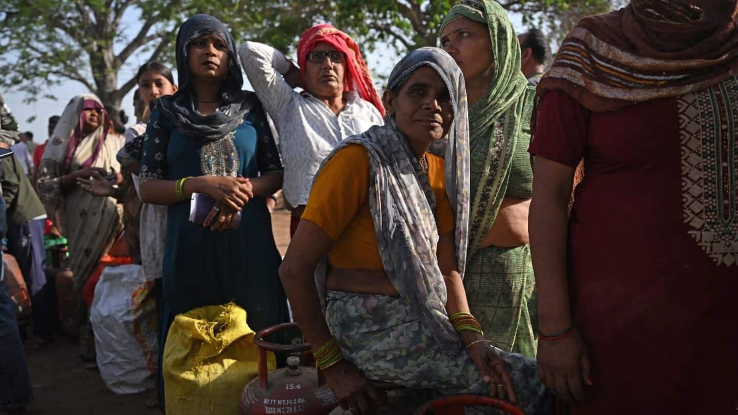 Government reduces subsidized refills under PM Ujjwala Yojana to 4