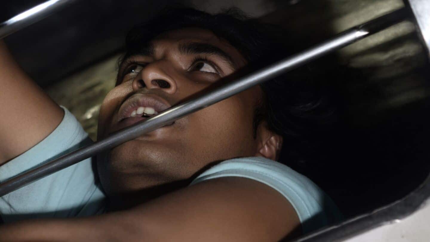 Man hangs outside Bihar Janhit Express after phone snatch attempt