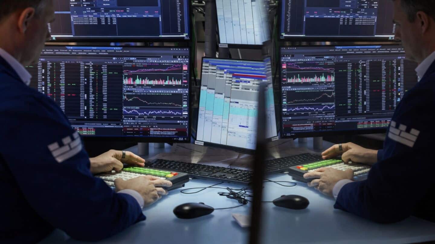 US markets fall as tech stocks drag global markets lower