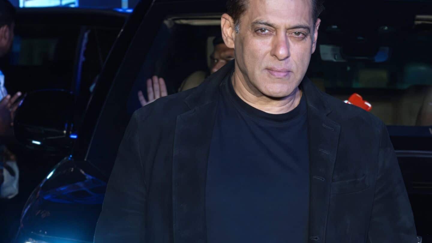 Khan gets stay from NCDRC over alleged pan masala ad