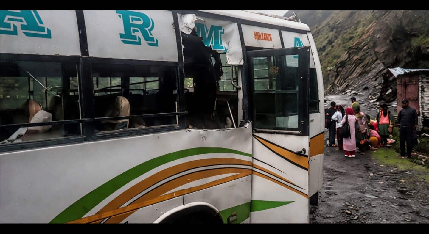 Himachal bus struck by falling boulders killed 1, injured 5