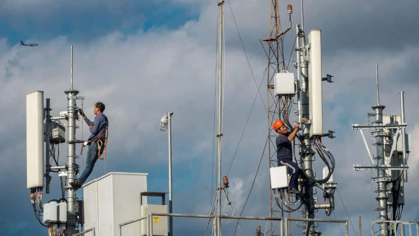 Supreme Court refuses stay, Airtel and Vodafone Idea served notices