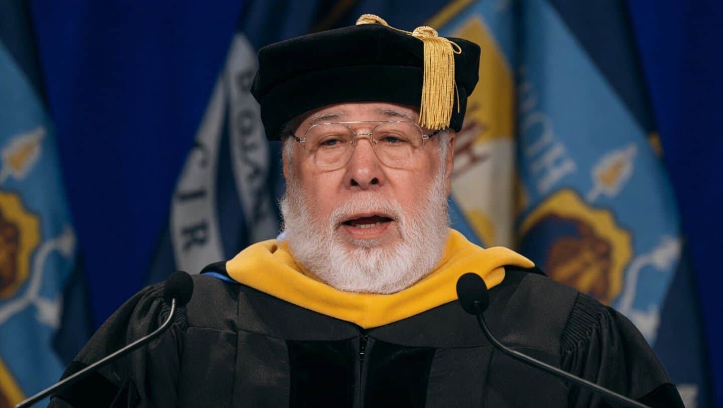 Steve Wozniak tells Grand Valley State grads actual intelligence matters