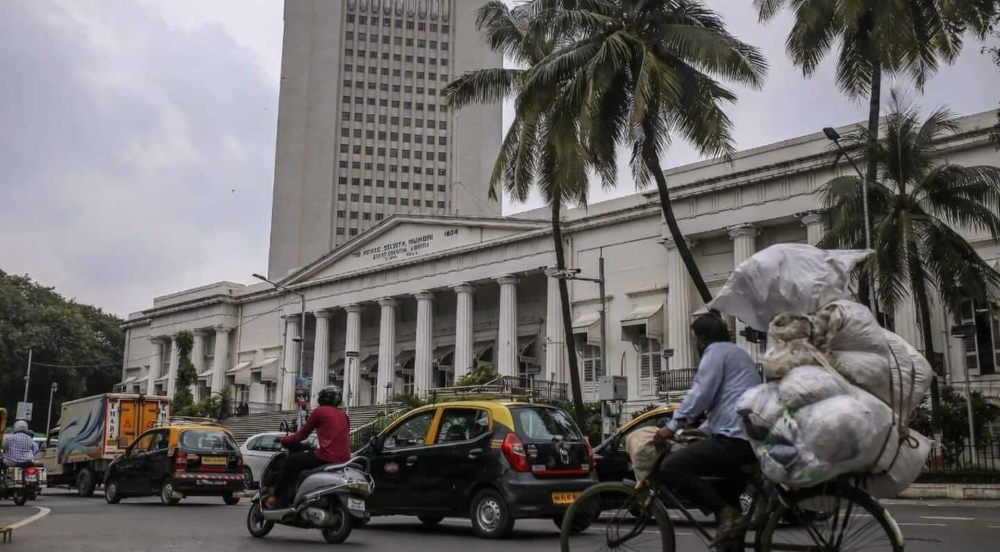 India backs RBI moves to curb rupee volatility and speculation