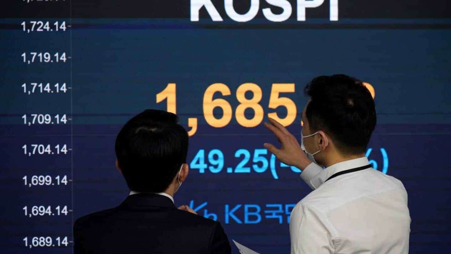 KOSPI drops over 2% to 7,902.84 amid U.S.-Iran tensions