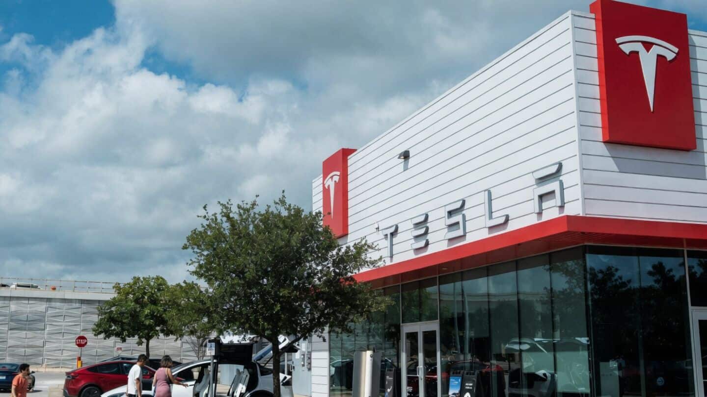 NHTSA ends phantom braking probe on nearly 695,000 Tesla cars