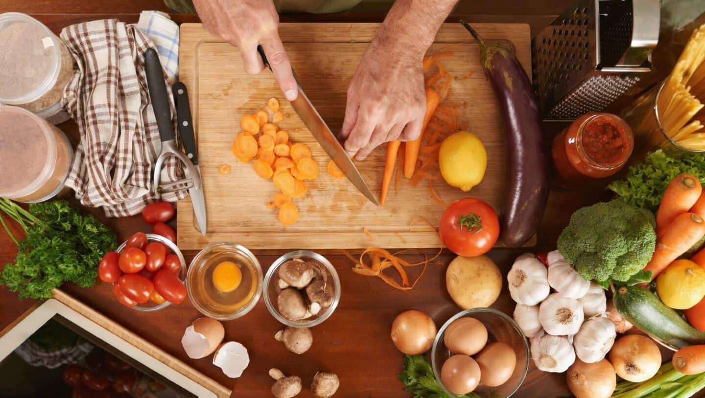 Japanese study links older adults' cooking to lower dementia risk