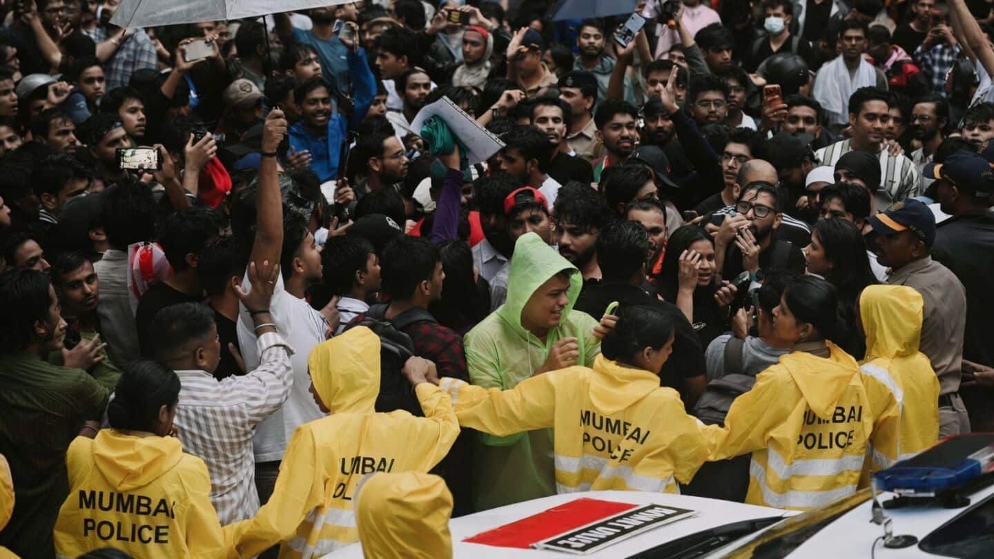 NEET प्रदर्शन से पहले मुंबई पुलिस ने छात्रों को घर-घर जाकर दी FIR की चेतावनी