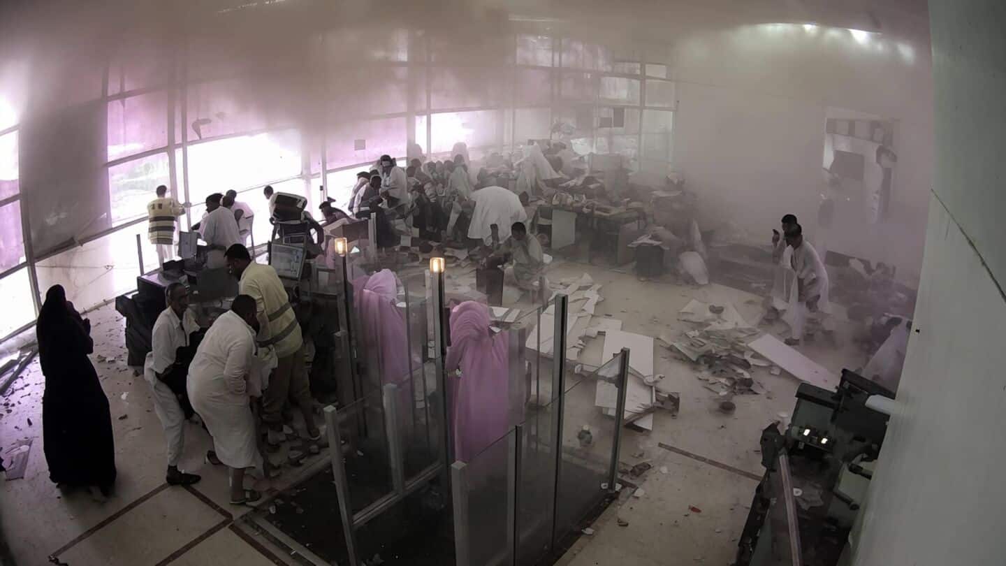 Houthi missile strikes King Khalid International Airport, killing 1