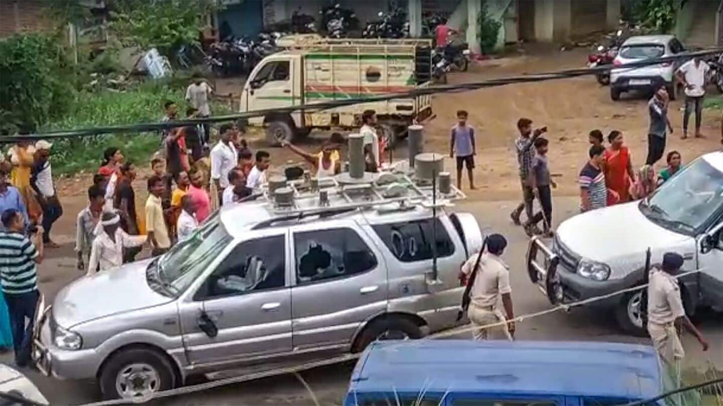 Nitish Kumar's convoy SUV hits traffic cop in Patna