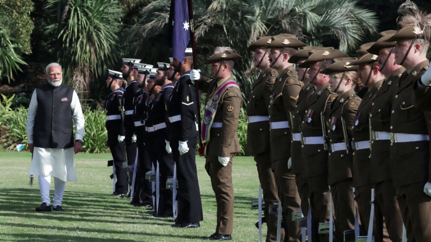 Prime Minister Narendra Modi lands in Melbourne, receives honor guard