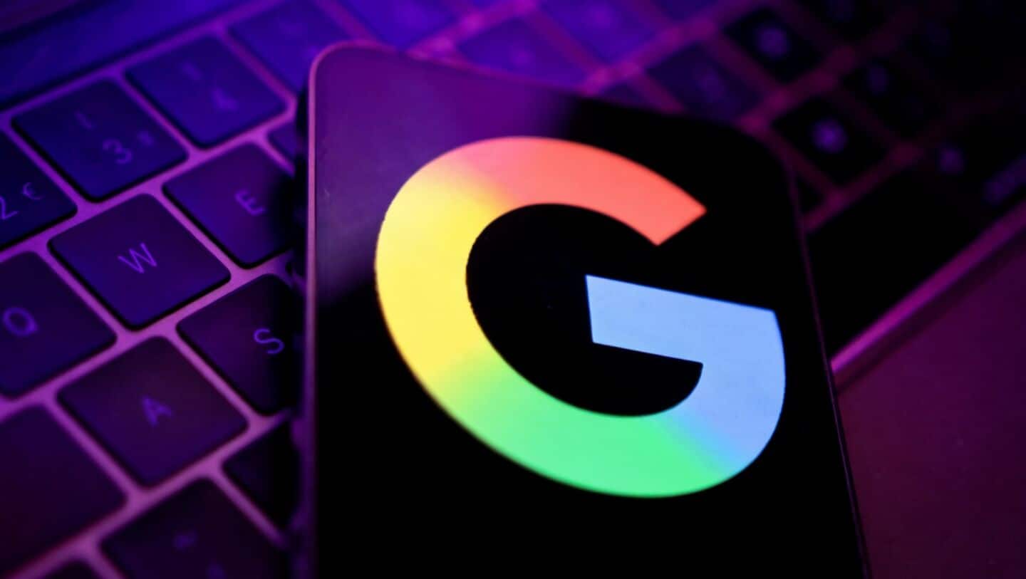 Google pays Android developers in pilot to help train AI