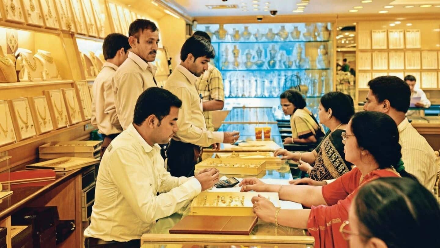 Jewelers offer lightweight designs and price locks for Akshaya Tritiya