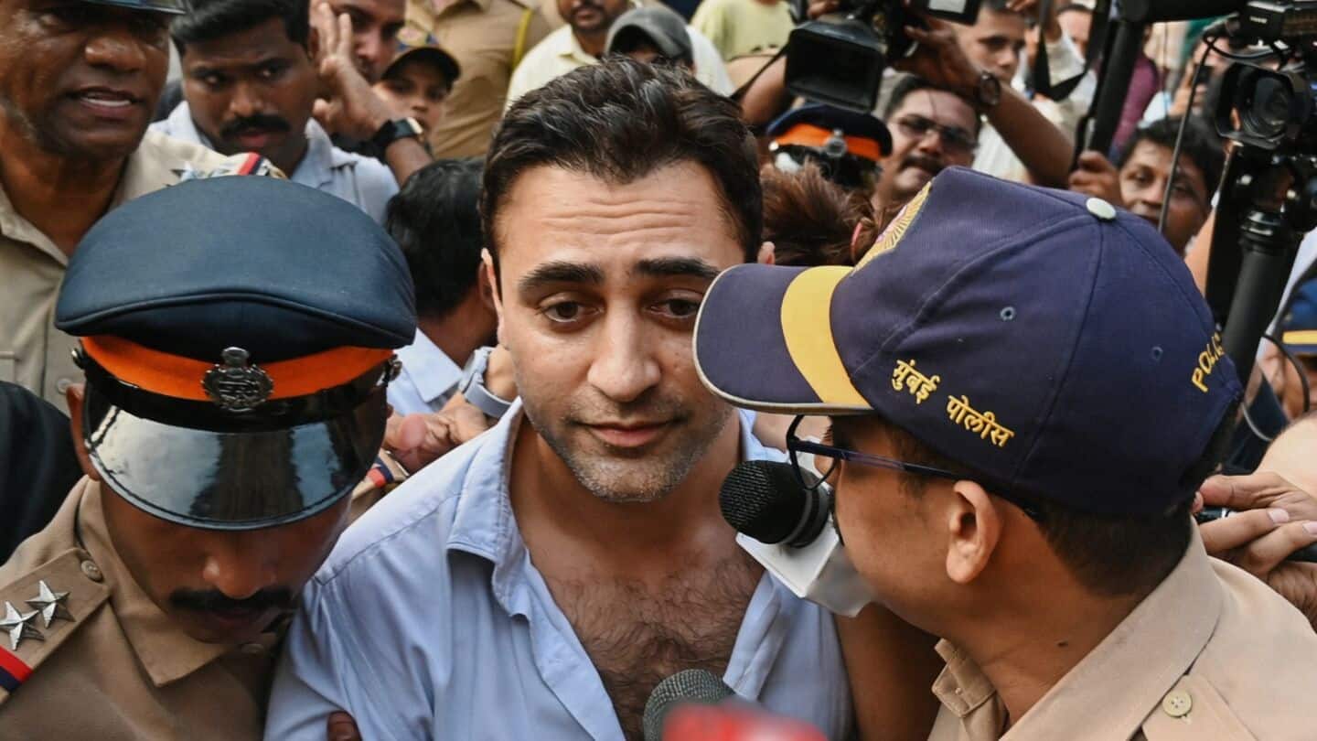 Actor Khan ordered to exit India over Mumbai protest