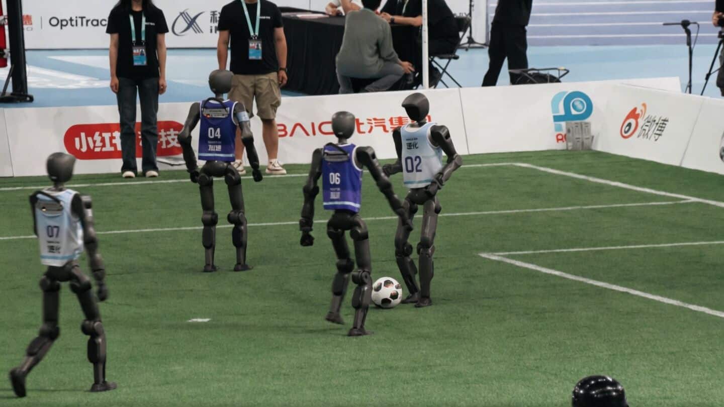 China showcases humanoid robots in Beijing, 1 runs 100m 9.39s