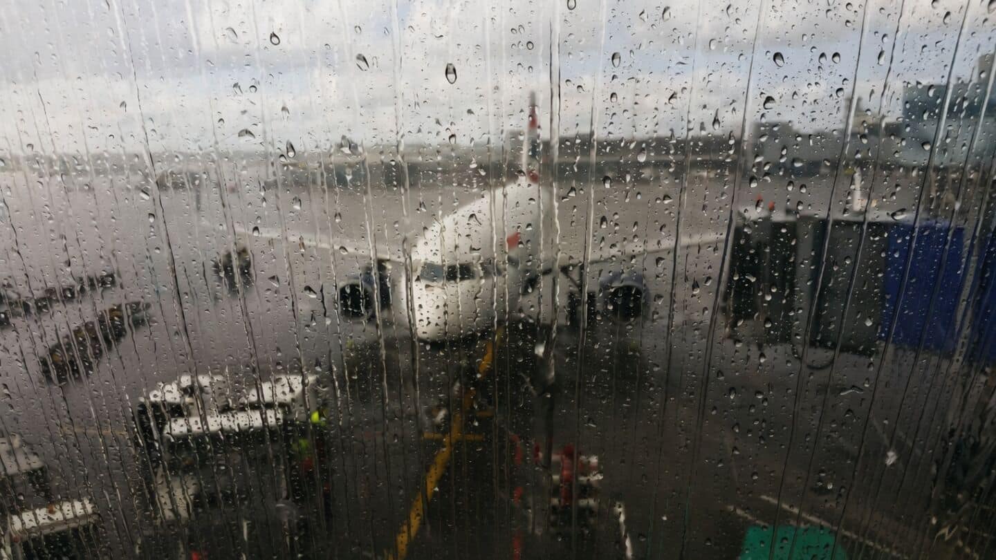 SpiceJet urges passengers to check flights online amid Mumbai rain