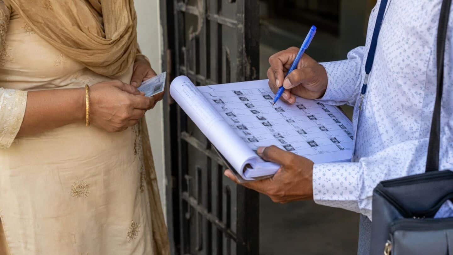 कर्नाटक: वोटर लिस्ट से मुस्लिम नाम हटाने की साजिश? FIR दर्ज