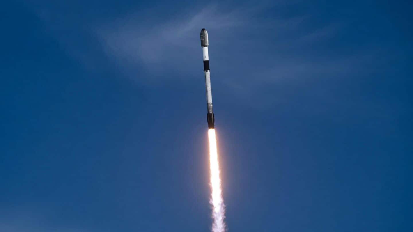 SpaceX launches 90th Falcon 9, deploys 24 Starlink satellites
