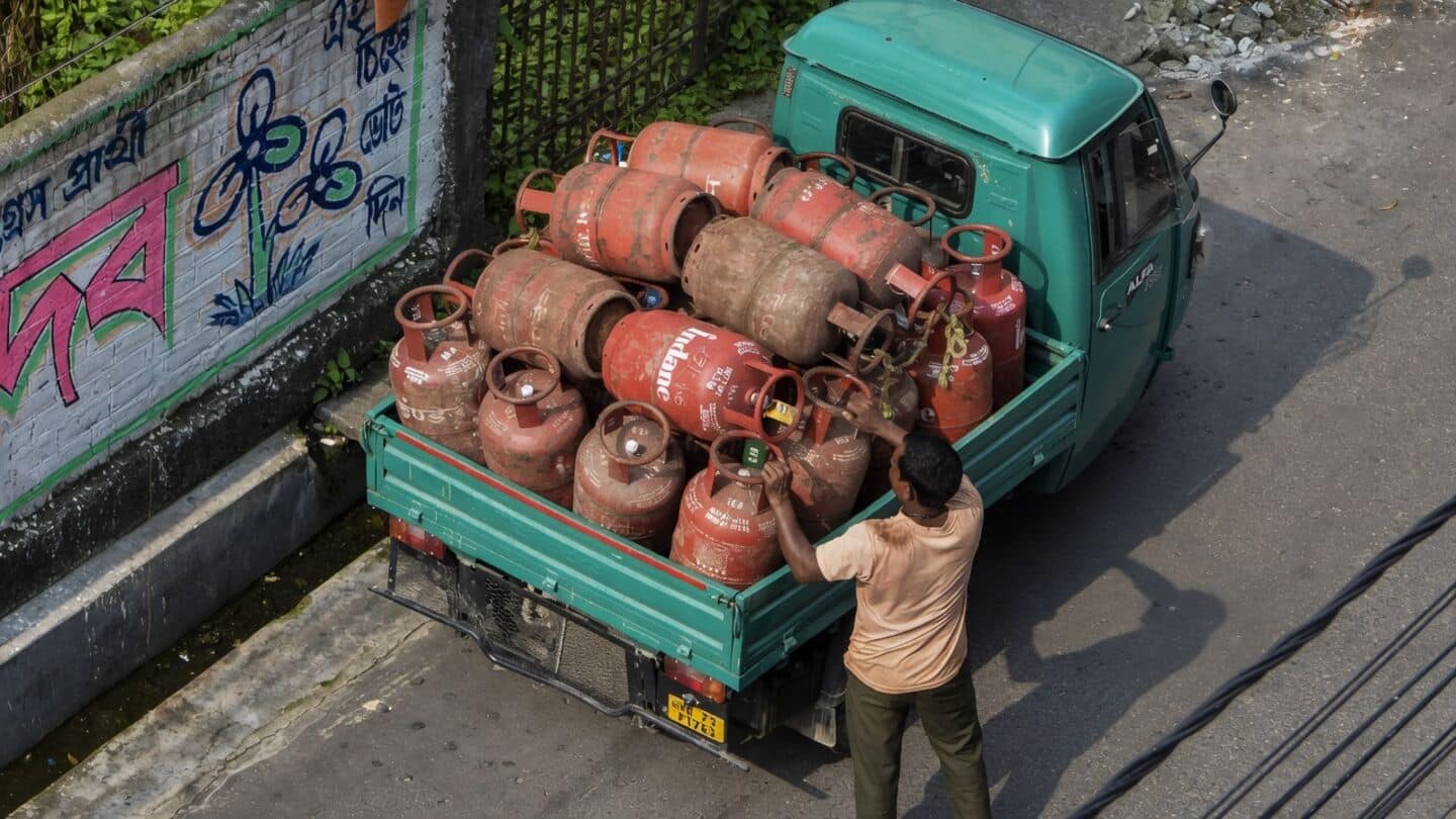 India's state-run oil companies stuck with LPG, refiner paying penalties