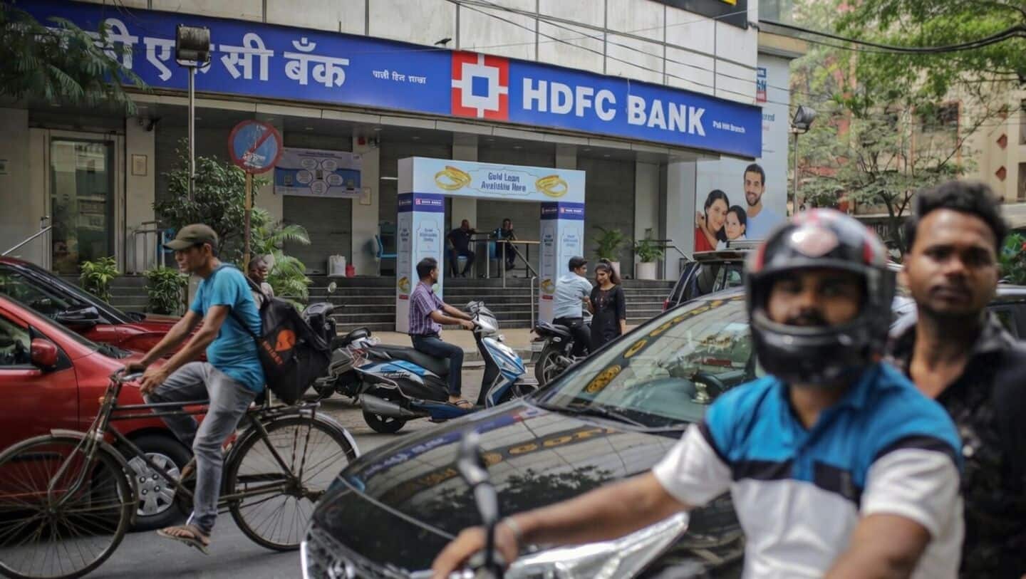 RBI keeps banks open including SBI HDFC ICICI April 18