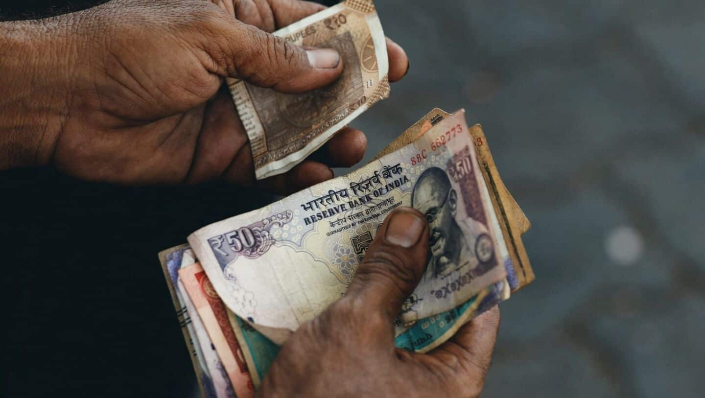 Rupee falls to ₹95.64 per dollar amid Indian stock outflows