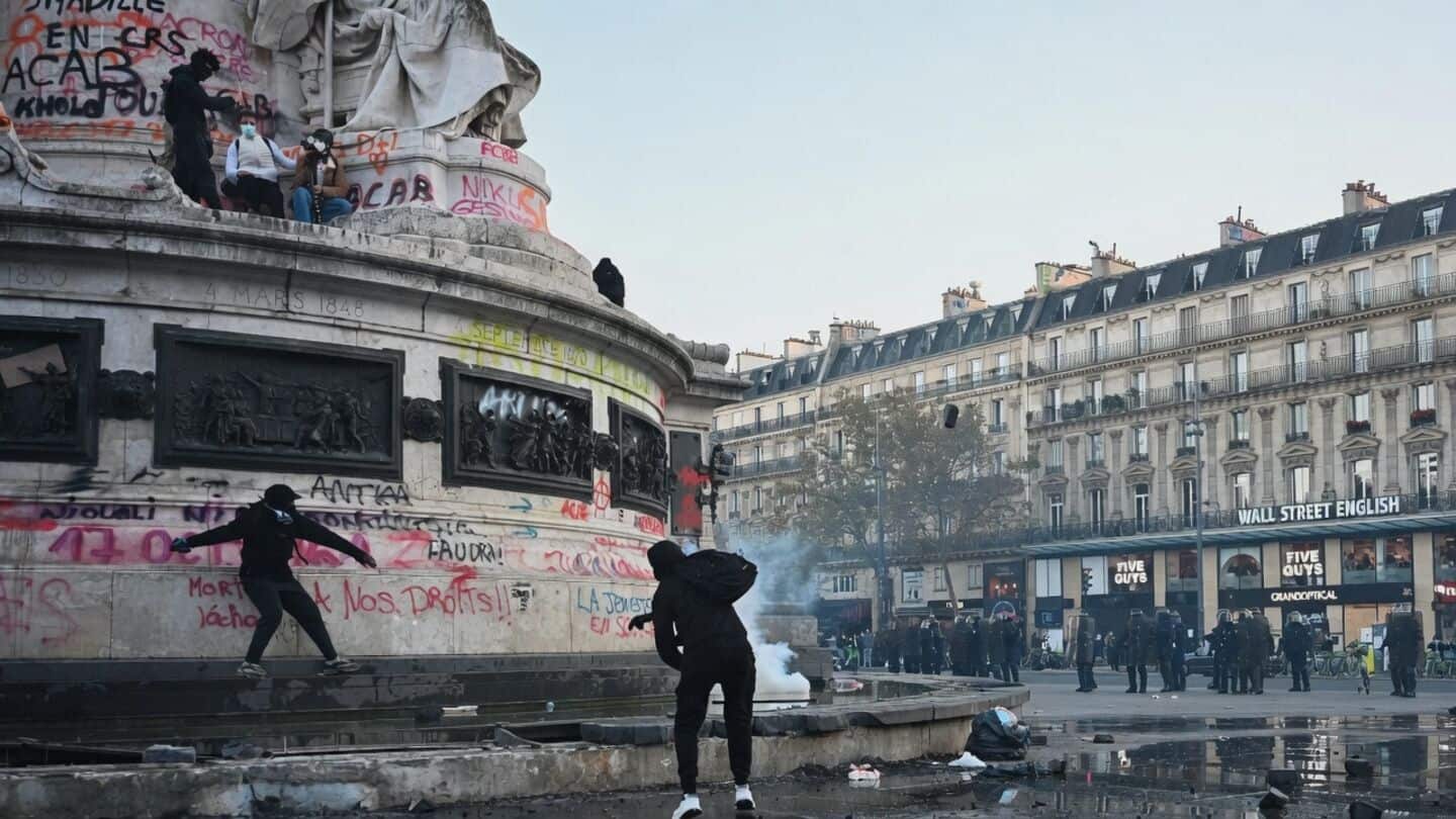 Unrest in France over fuel prices and services damages landmarks