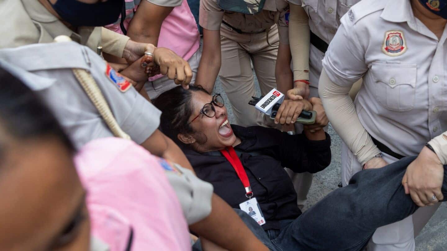 Supreme Court seeks Delhi Police explanation over women journalists' assault