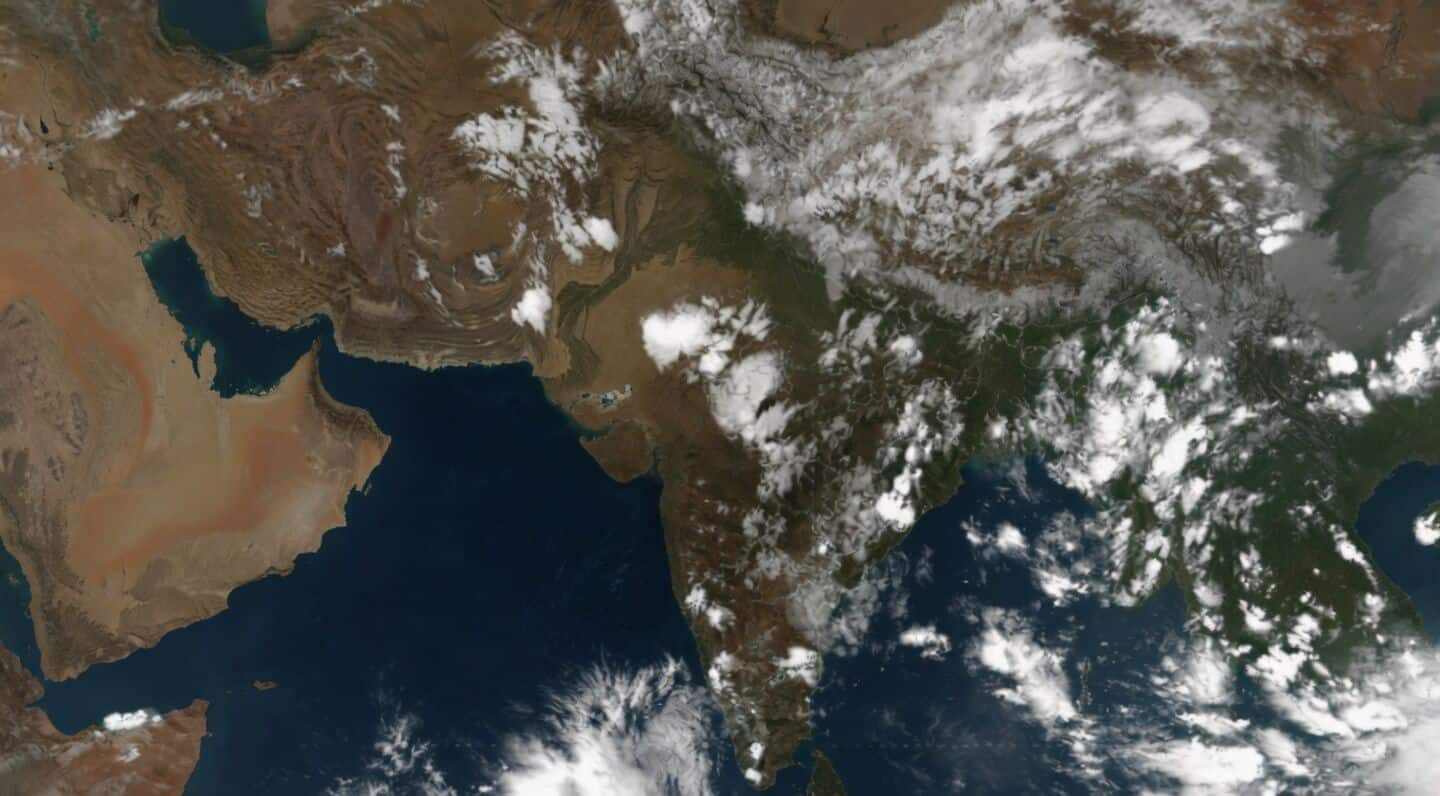 India records heavy rain and extreme heat as monsoon delayed