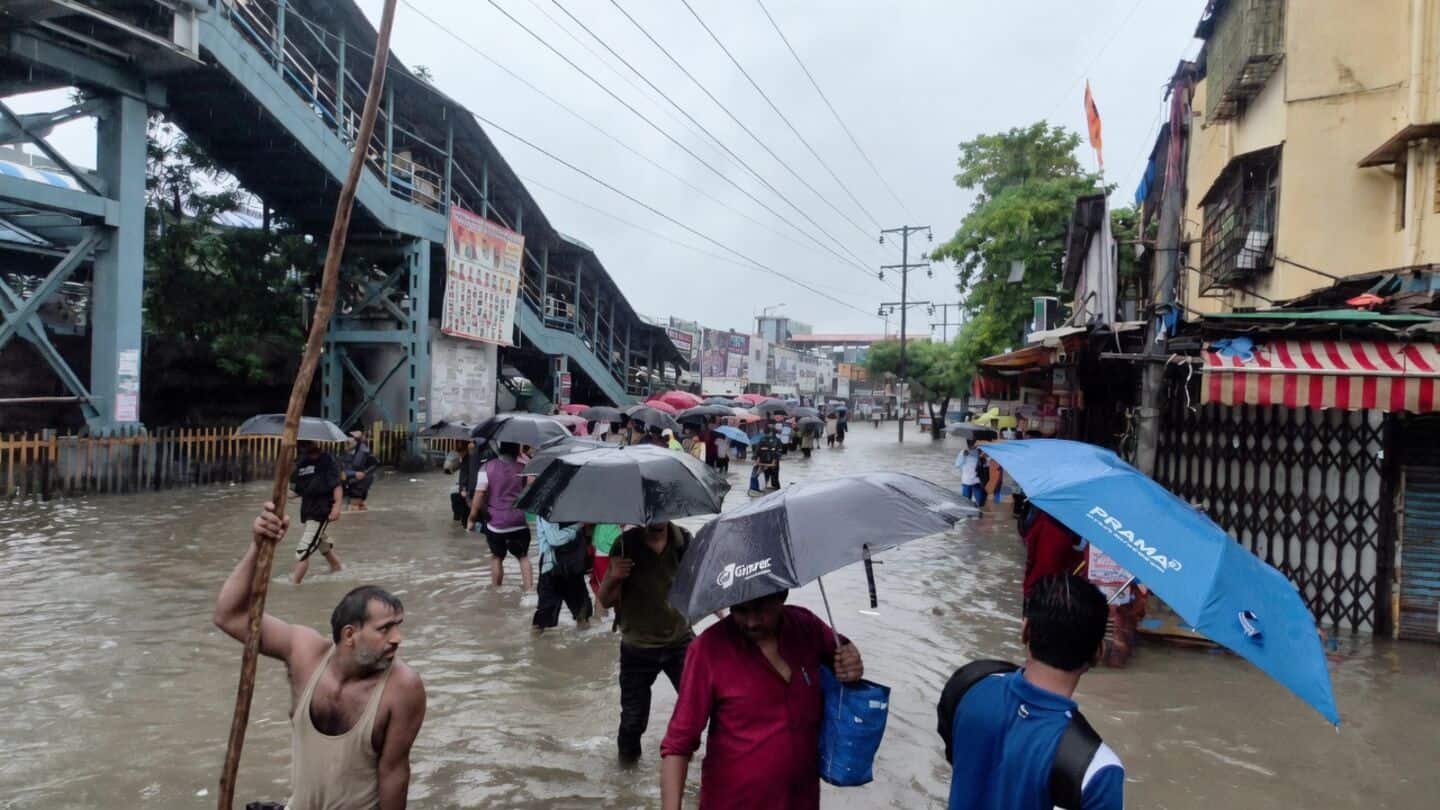 Heavy Mumbai rains collapse buildings, kill 6, close Mumbai-Pune Expressway