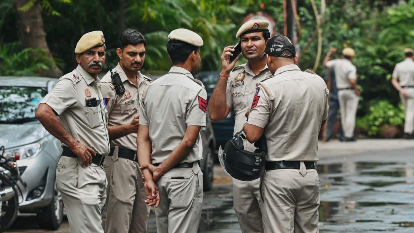 Family blocks roads near Arjan Garh after Aya Nagar shooting