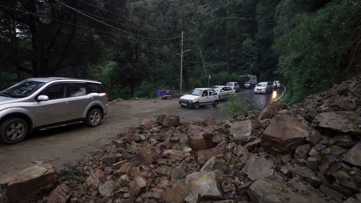Monsoon batters Himachal Pradesh, 124 roads blocked, power cut
