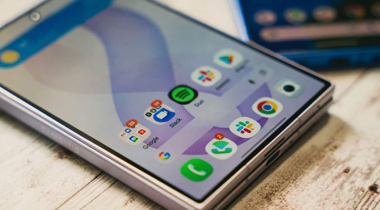 Samsung's One UI 9 adds switchable pixel homescreen search bar